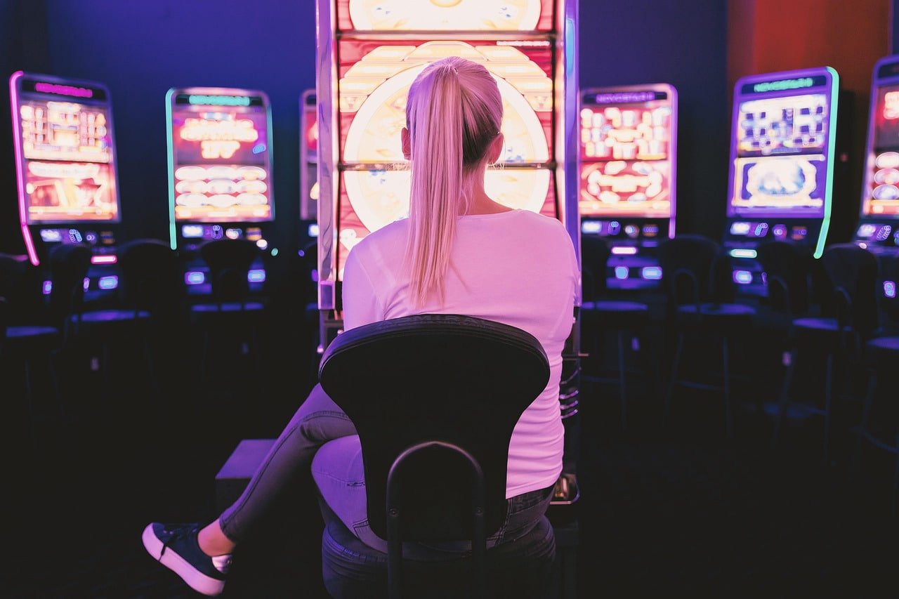 Filipino player spinning phwi Slot Game on a mobile browser